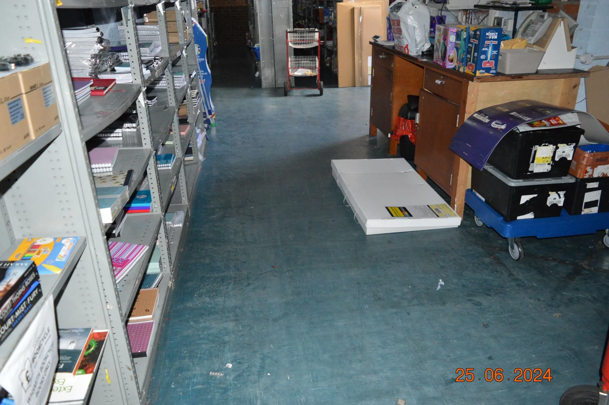 Asbestos vinyl floor tiles and bitumen adhesive removal - domestic property